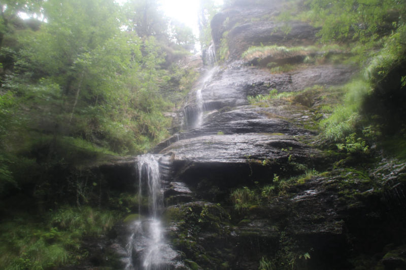 Sendero a la cascada de Uguna