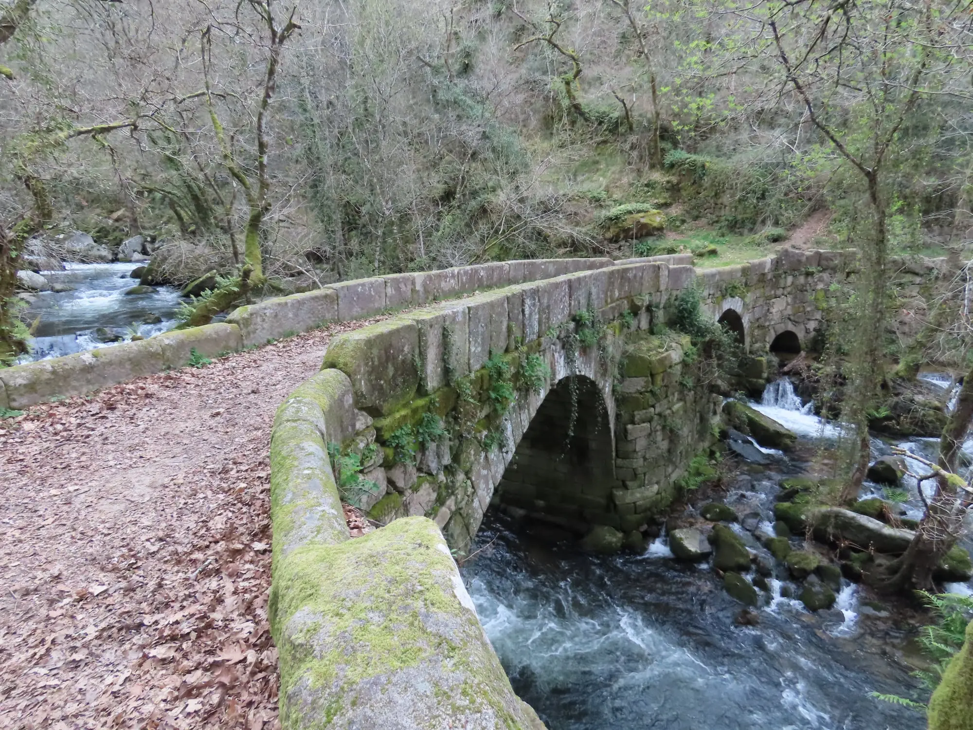 Del Ponte da Cruz al Pozo dos Fumes