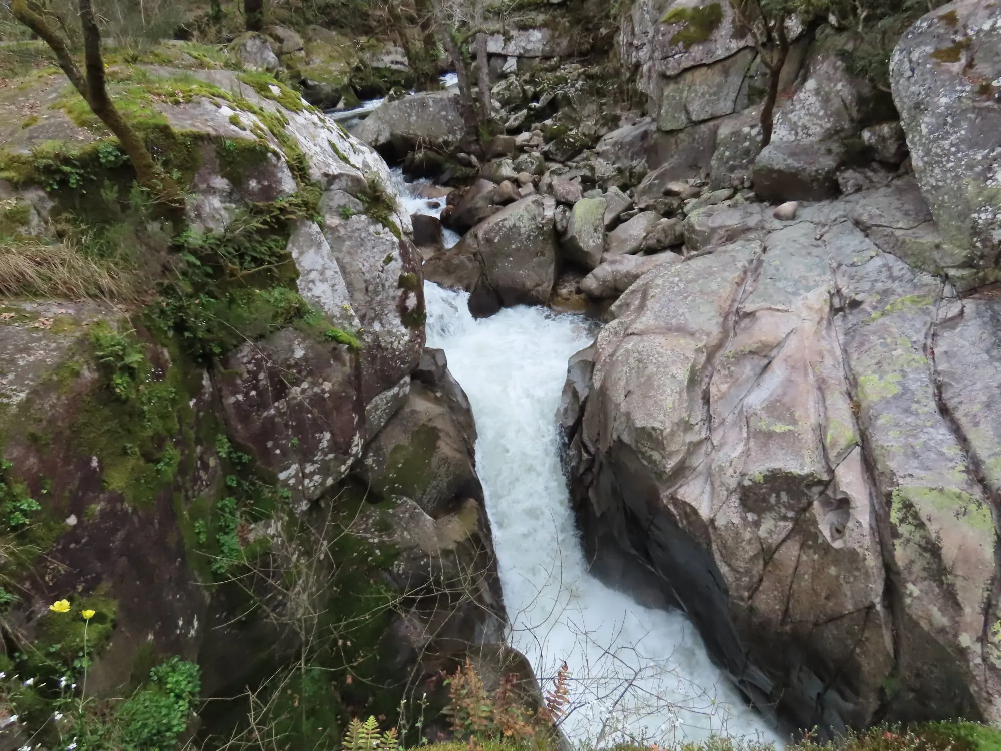 Del Ponte da Cruz al Pozo dos Fumes