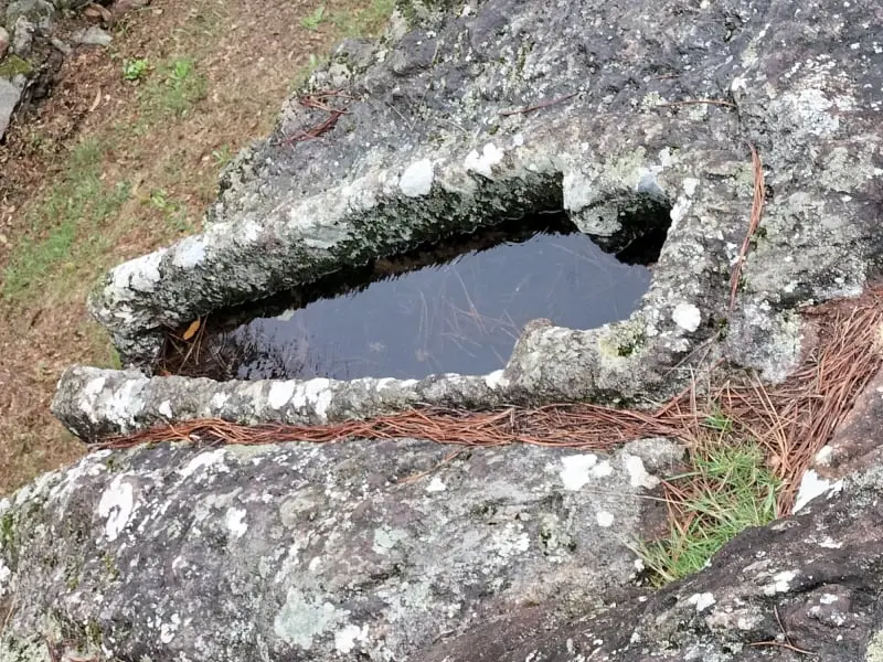 Sarcófagos de Pedra do Home